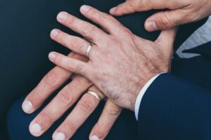 同性カップルが結婚指輪を探す際のポイント